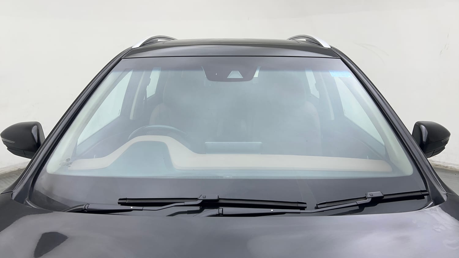 Used 2023 MG Motors Hector Plus Savvy Pro 1.5 Turbo Petrol CVT 6 STR Petrol Automatic exterior FRONT WINDSHIELD VIEW
