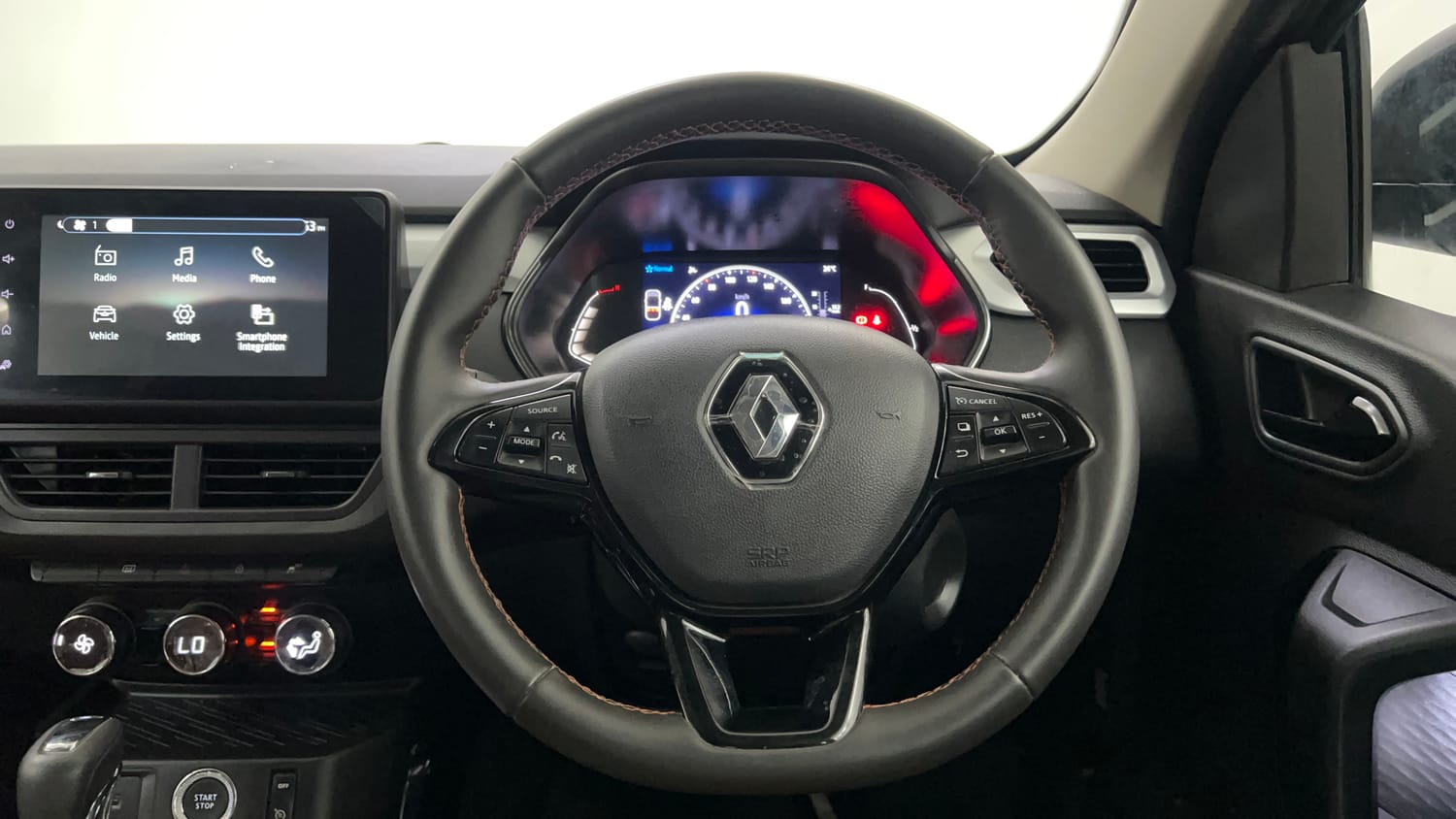 Used 2024 Renault Kiger RXZ Turbo CVT Dual Tone Petrol Automatic interior STEERING VIEW