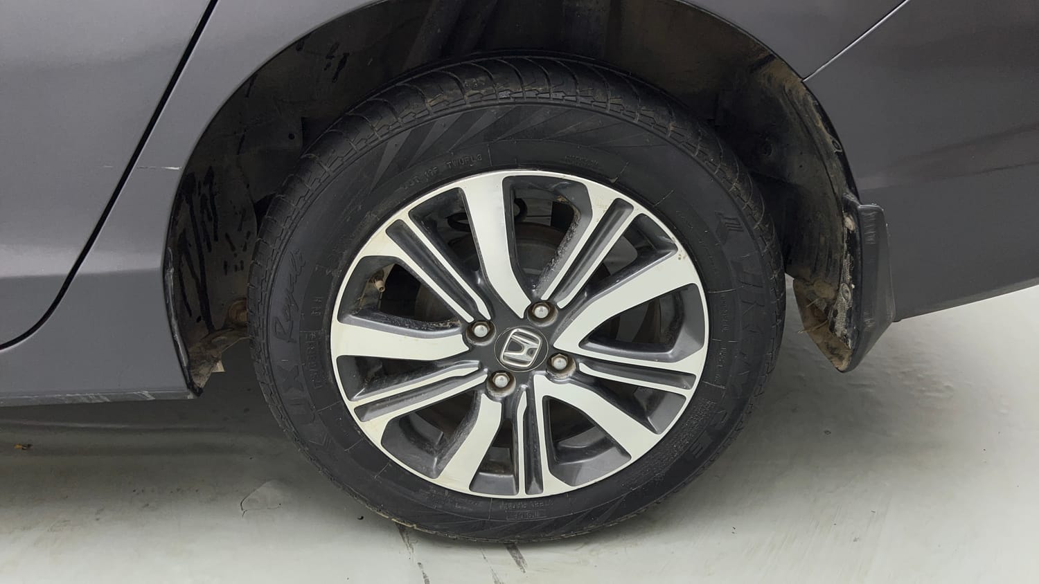Used 2022 Honda City 4th Generation V Petrol Petrol Manual tyres LEFT REAR TYRE RIM VIEW