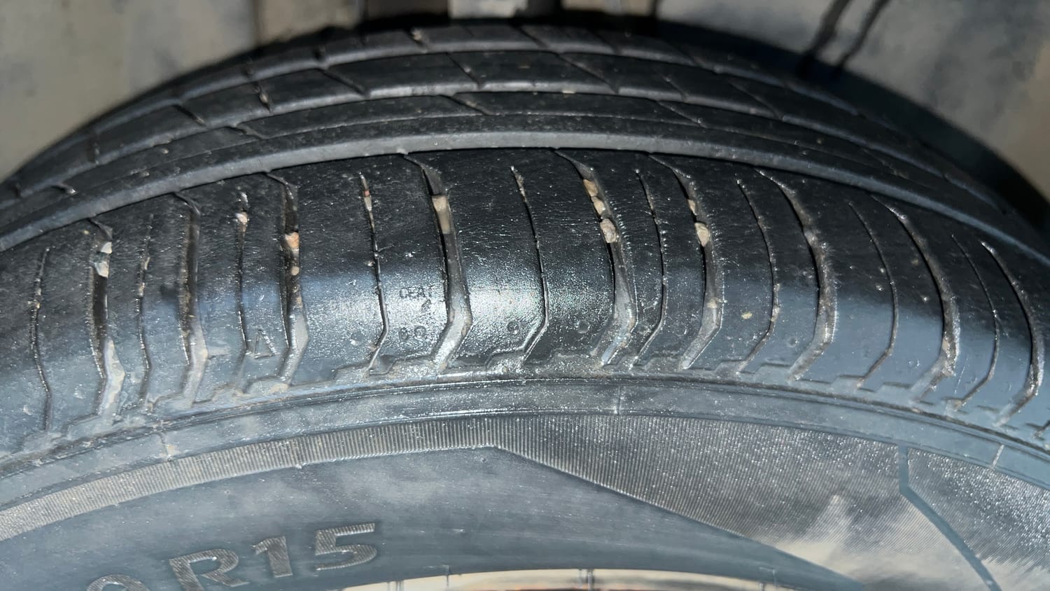 Used 2023 Tata Punch Adventure AMT Petrol Automatic tyres RIGHT FRONT TYRE TREAD VIEW