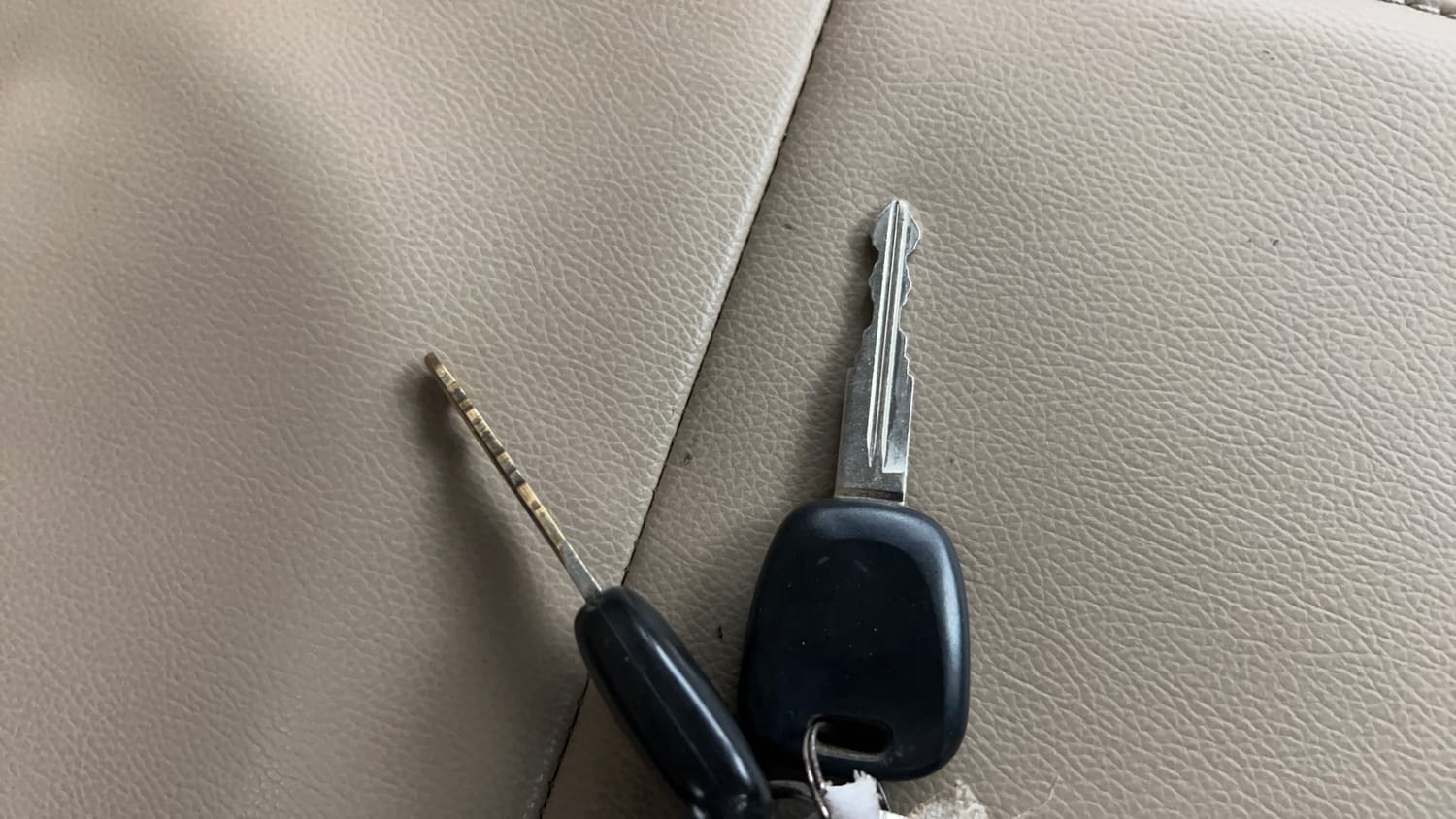 Used 2012 Maruti Suzuki Swift LXi Petrol Manual extra CAR KEY VIEW