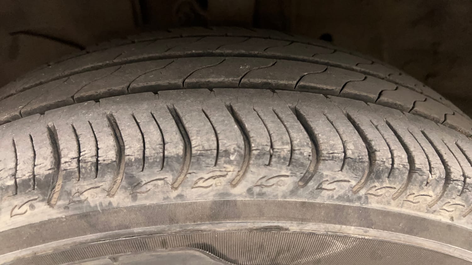 Used 2020 Honda Amaze 1.2 V CVT Petrol Petrol Automatic tyres LEFT FRONT TYRE TREAD VIEW