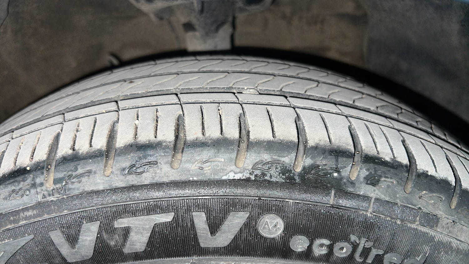 Used 2025 Hyundai Grand i10 Nios Asta 1.2 Kappa AMT Petrol Automatic tyres RIGHT FRONT TYRE TREAD VIEW