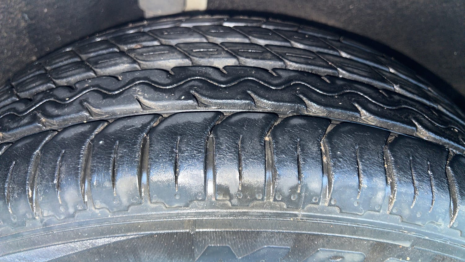 Used 2018 Ford EcoSport Titanium 1.5L TDCi Diesel Manual tyres RIGHT REAR TYRE TREAD VIEW