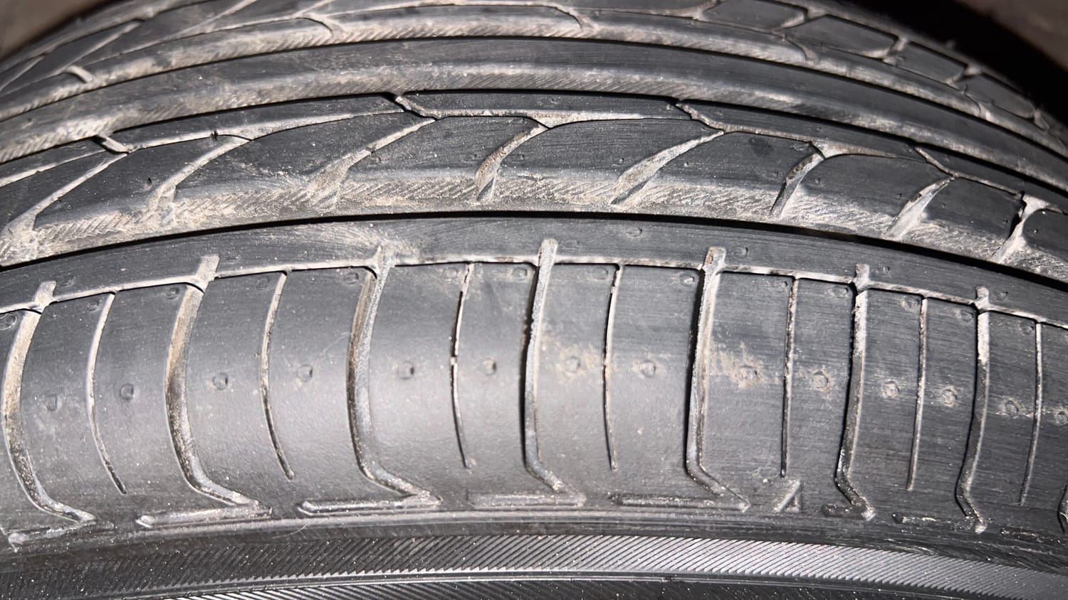 Used 2017 Hyundai Grand i10 Magna AT 1.2 Kappa VTVT Petrol Automatic tyres LEFT FRONT TYRE TREAD VIEW
