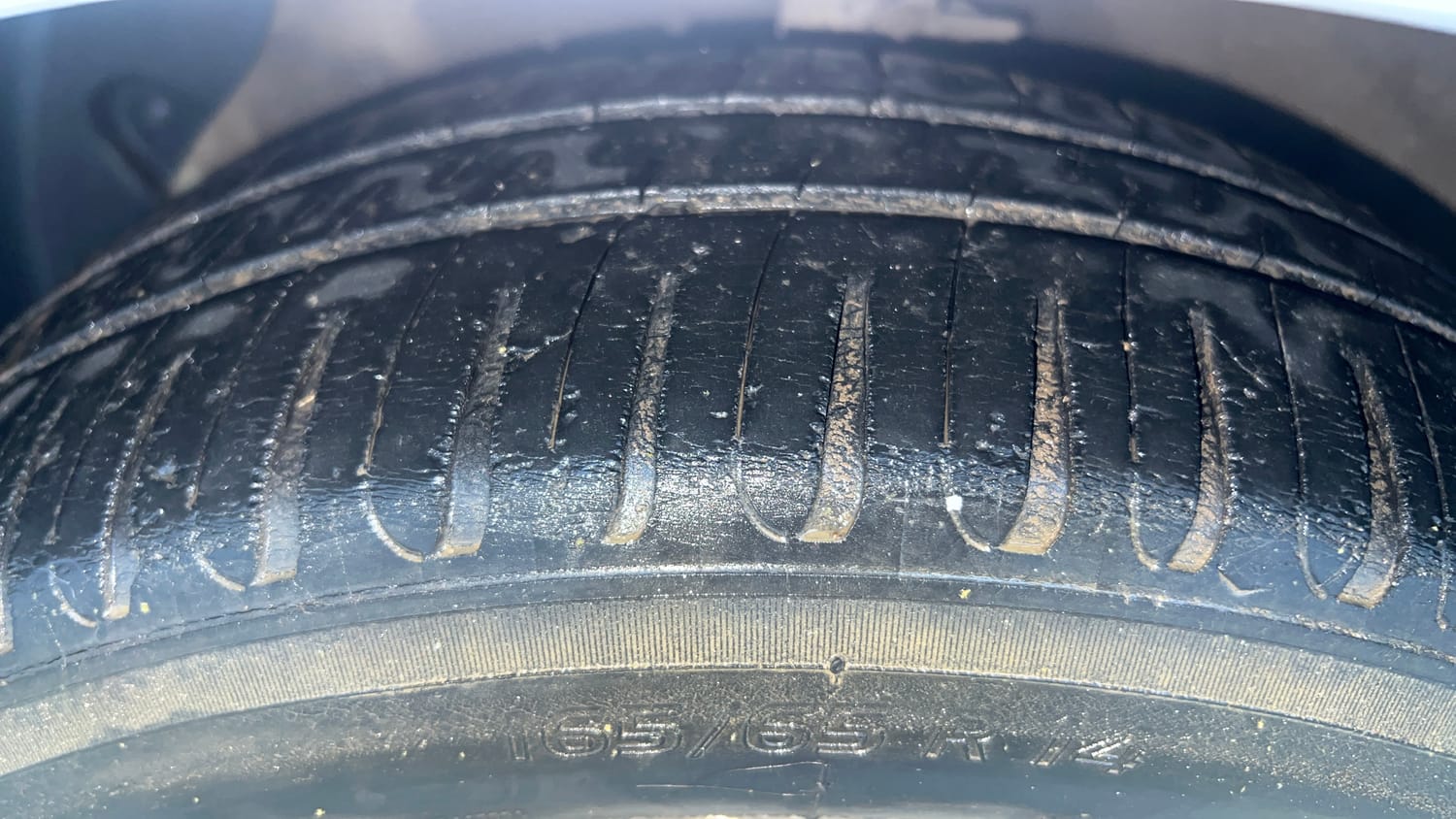 Used 2014 Hyundai Grand i10 Asta AT 1.2 Kappa VTVT Petrol Automatic tyres LEFT FRONT TYRE TREAD VIEW