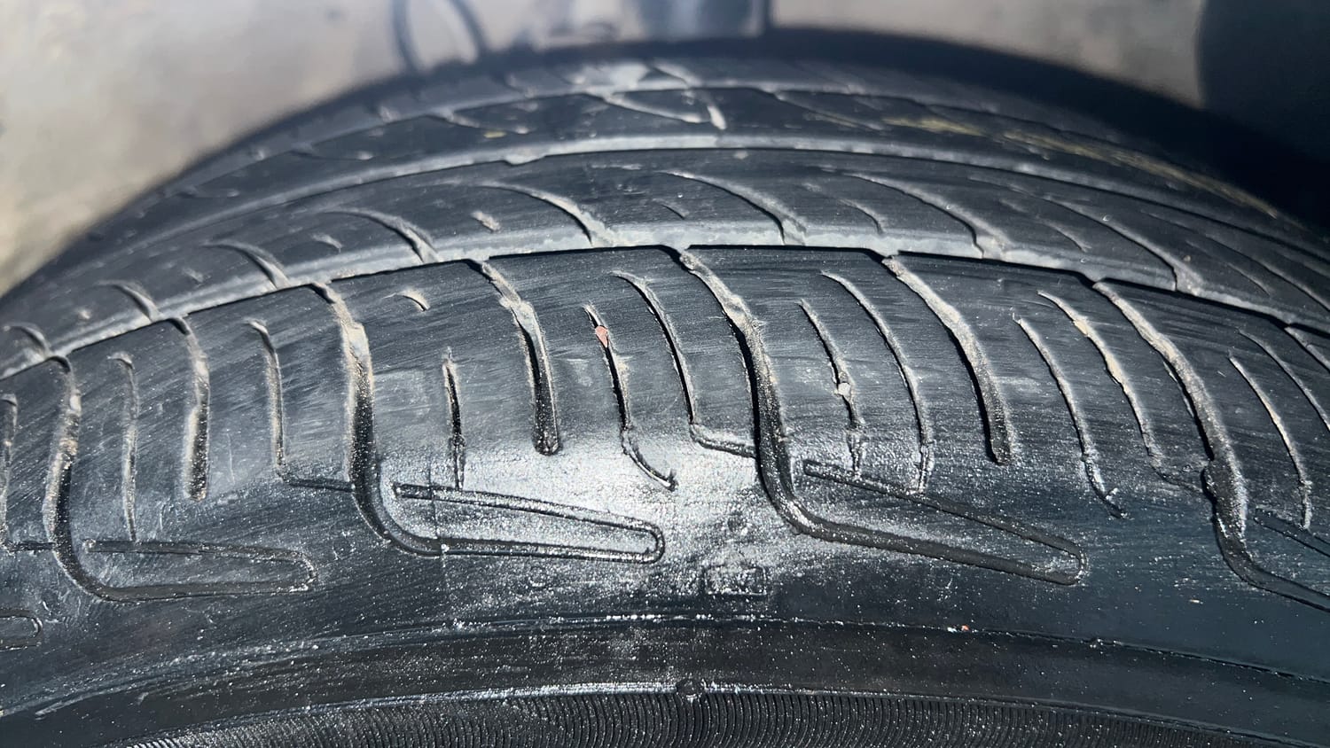 Used 2022 Hyundai Grand i10 Nios Sportz 1.2 Kappa VTVT CNG Cng Manual tyres RIGHT FRONT TYRE TREAD VIEW