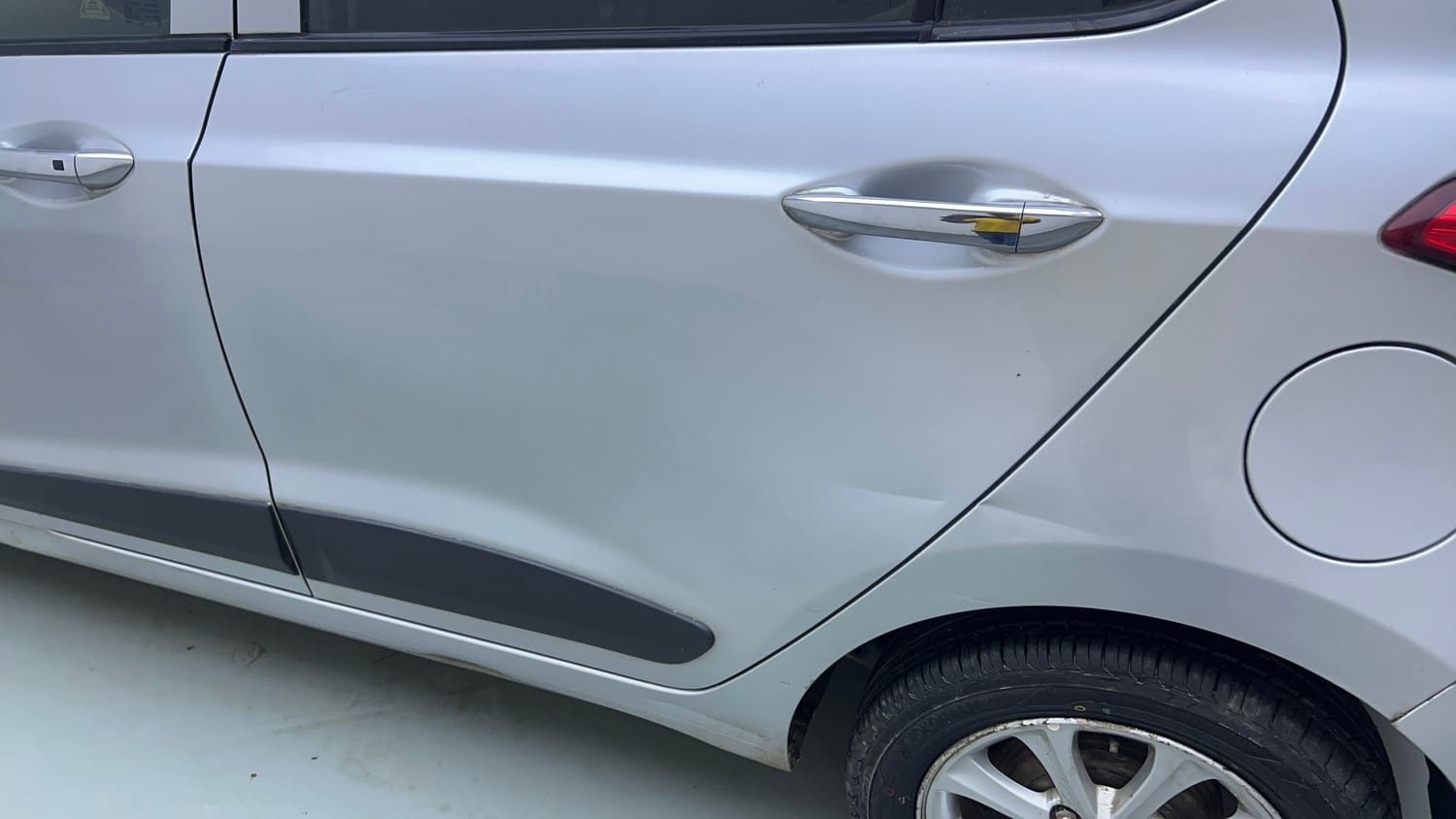 Used 2014 Hyundai Grand i10 Asta AT 1.2 Kappa VTVT Petrol Automatic dents MINOR DENT