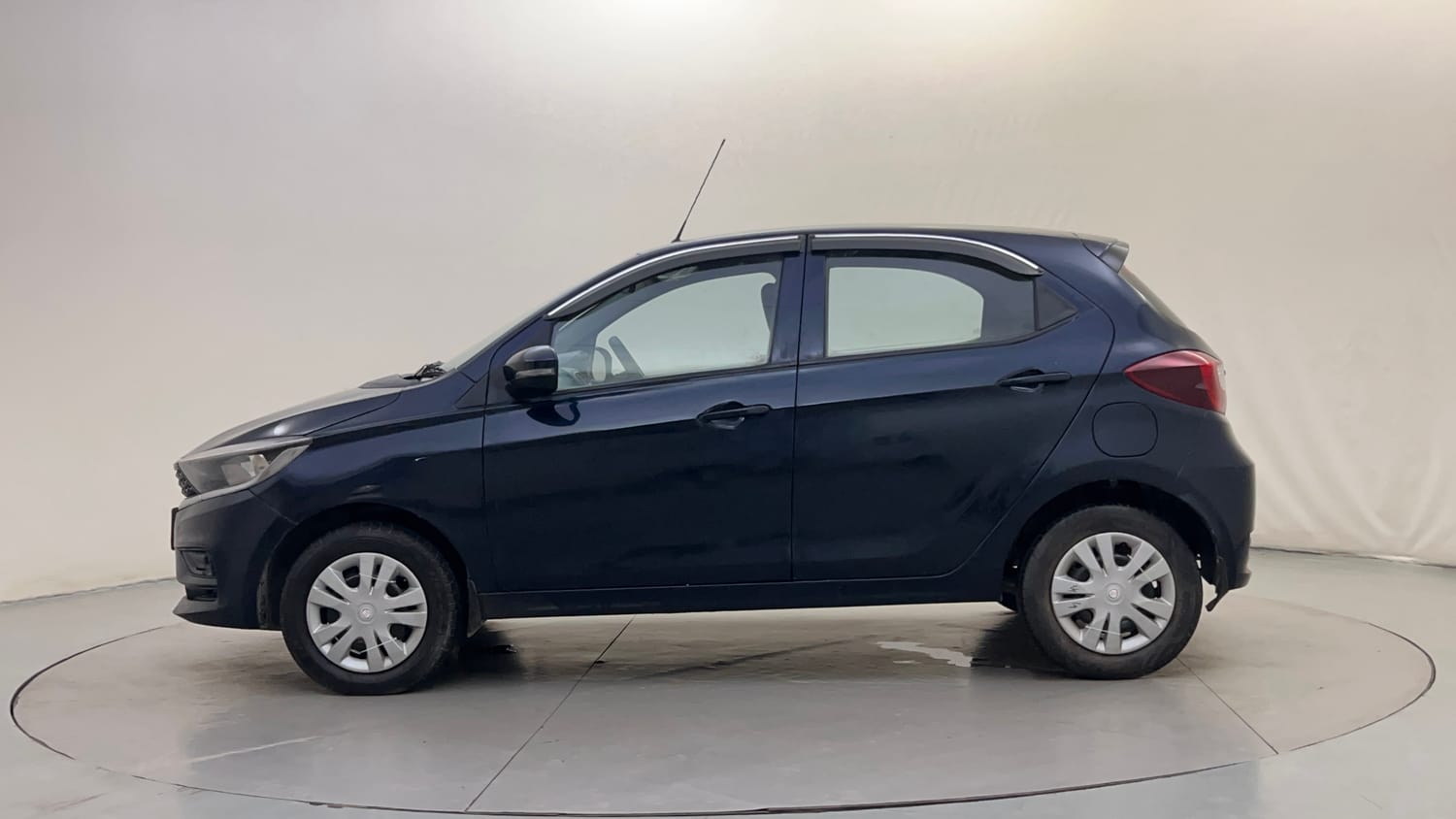 Used 2021 Tata Tiago XT Petrol Manual exterior LEFT SIDE VIEW