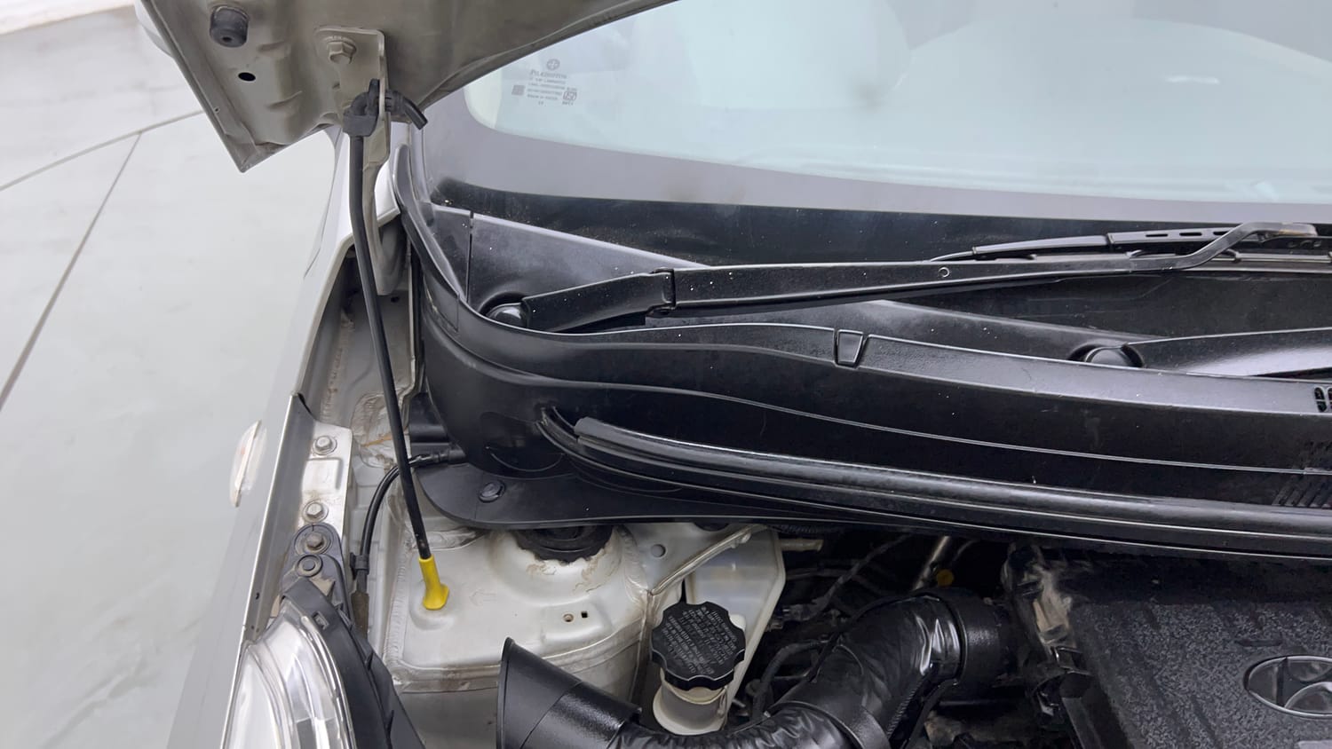 Used 2018 Hyundai Grand i10 Magna 1.2 Kappa VTVT Petrol Manual engine ENGINE RIGHT SIDE HINGE & APRON VIEW