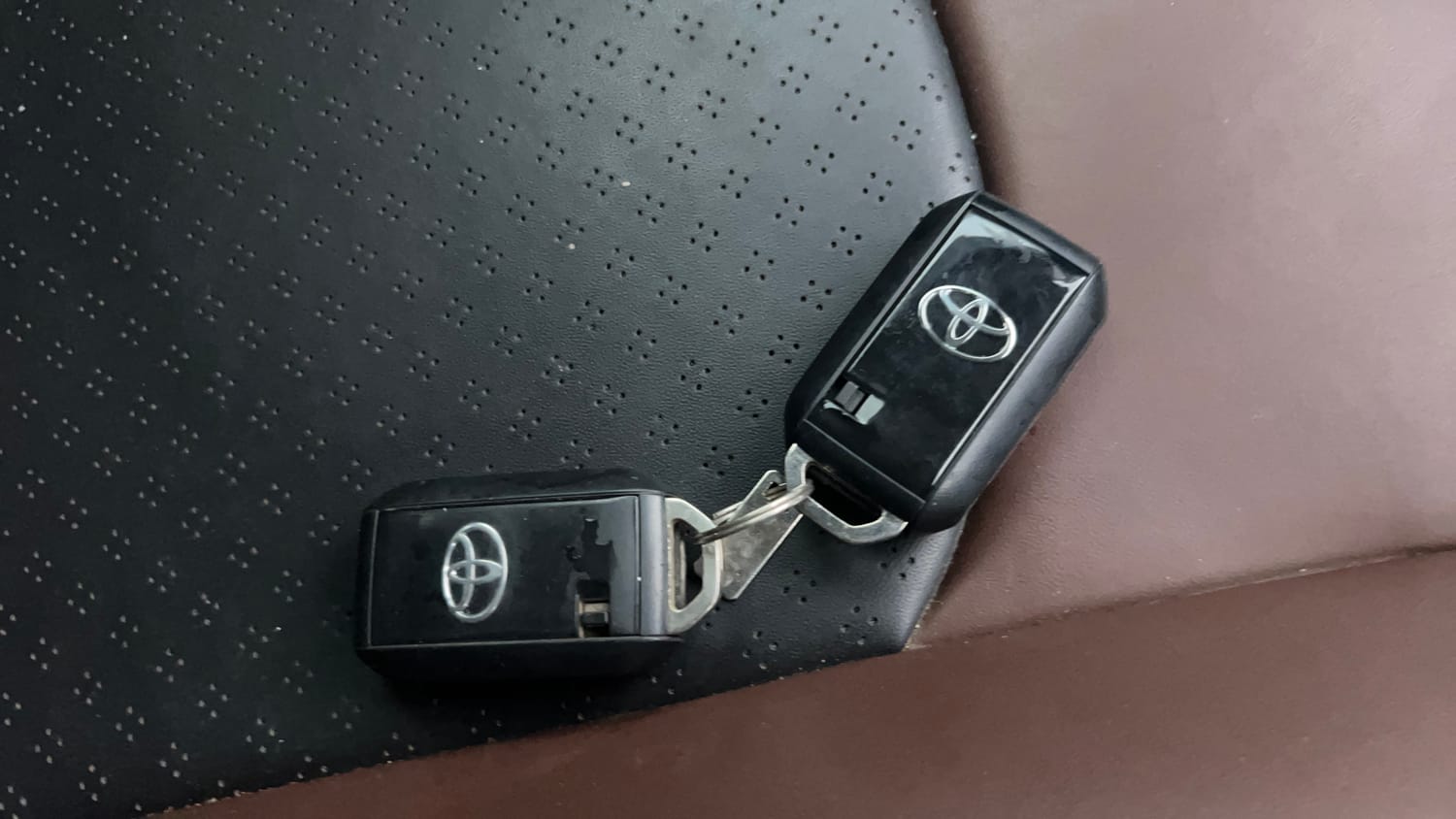 Used 2024 Toyota Urban Cruiser Hyryder G NeoDrive Petrol Manual extra CAR KEY VIEW