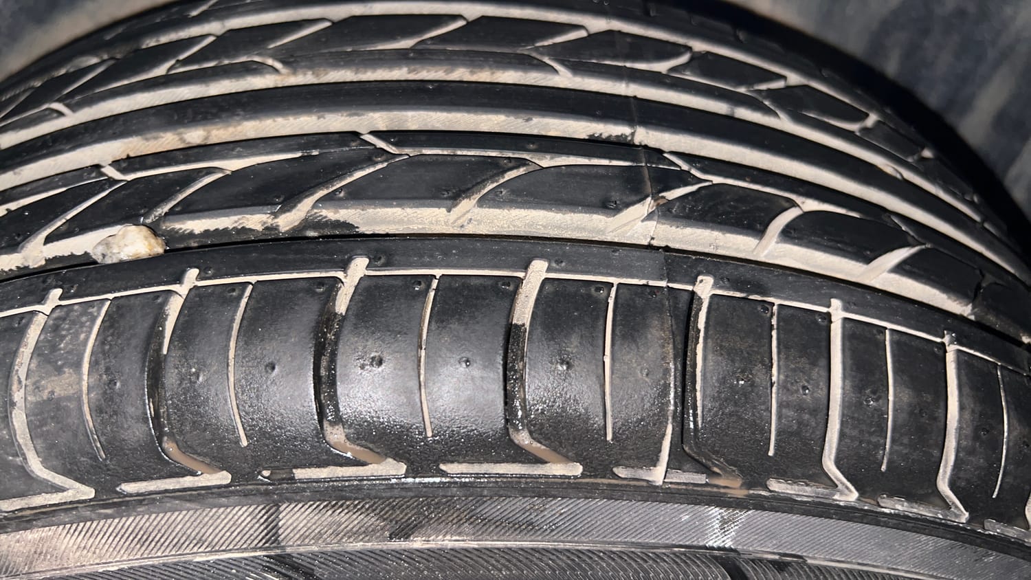 Used 2016 Volkswagen Polo Highline1.2L (P) Petrol Manual tyres LEFT REAR TYRE TREAD VIEW