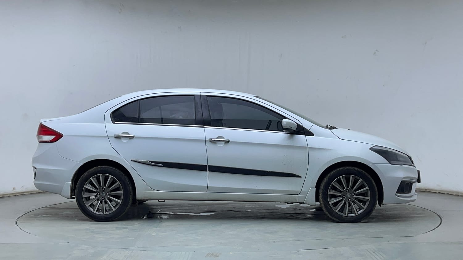 Used 2019 Maruti Suzuki Ciaz Alpha Hybrid 1.5 Petrol Manual exterior RIGHT SIDE VIEW