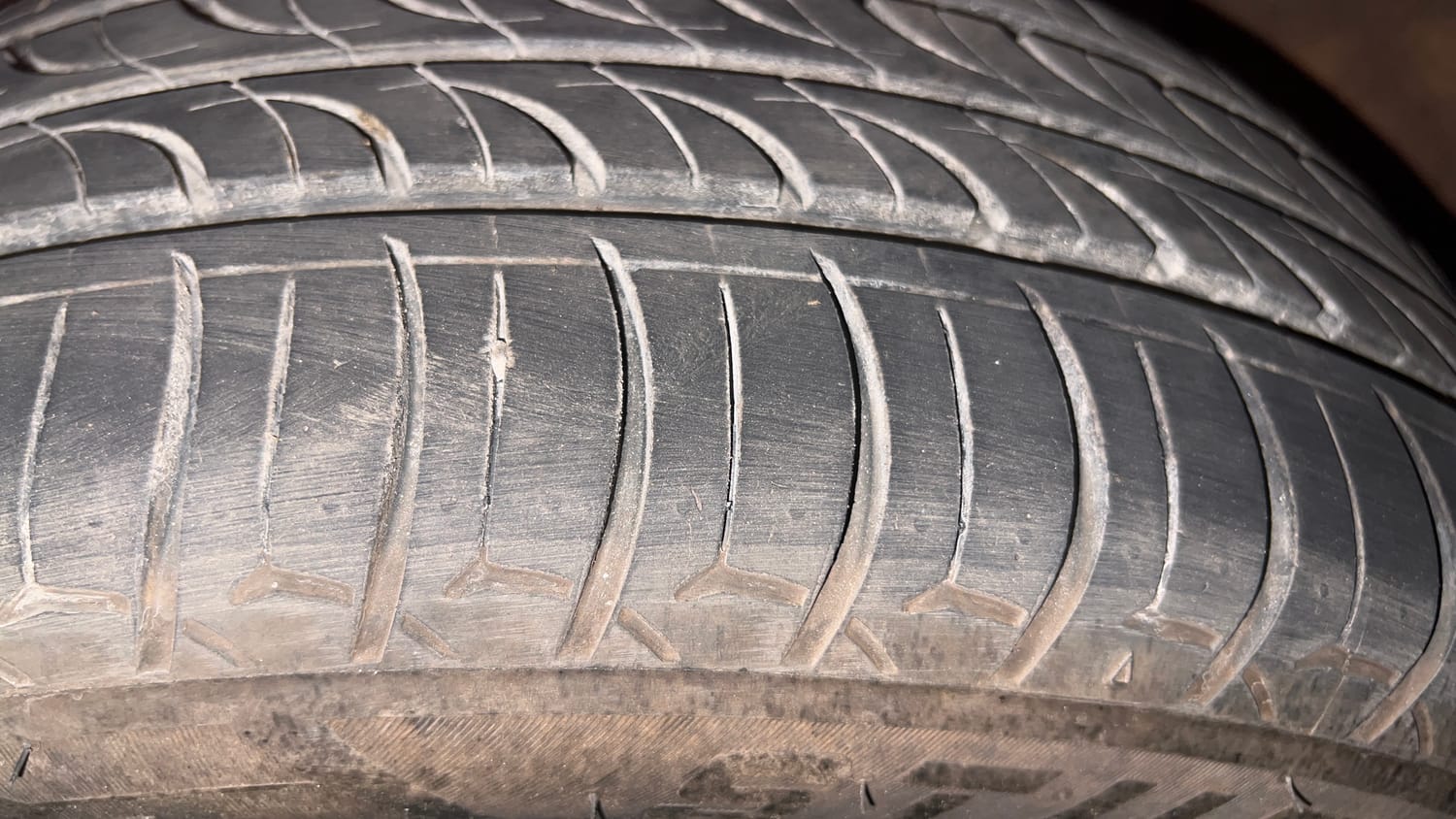 Used 2018 Hyundai Elite i20 Asta 1.2 (O) Petrol Manual tyres LEFT FRONT TYRE TREAD VIEW