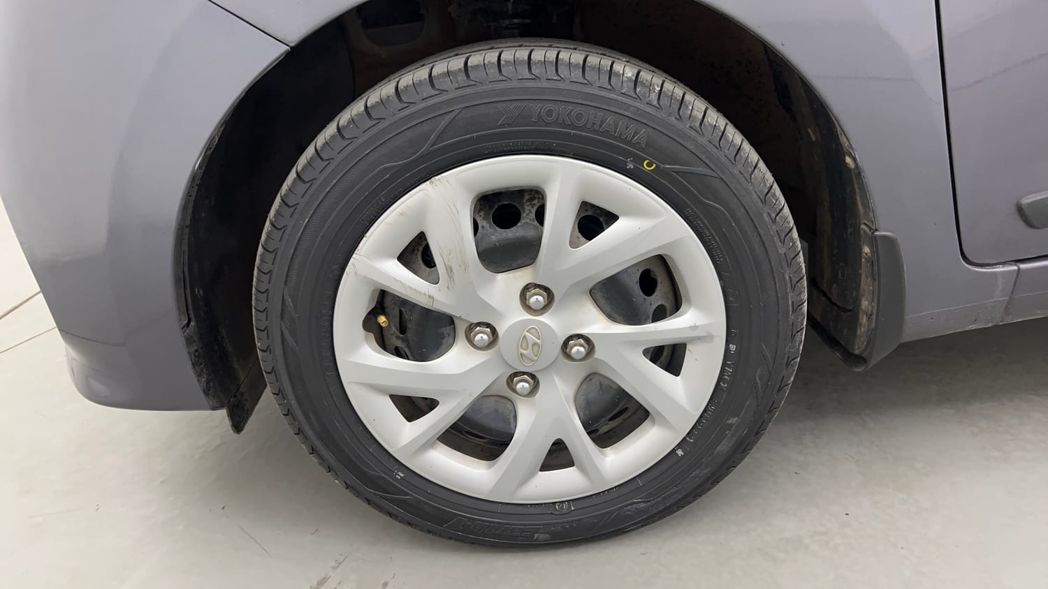 Used 2018 Hyundai Grand i10 Sportz 1.2 Kappa VTVT Petrol Manual tyres LEFT FRONT TYRE RIM VIEW