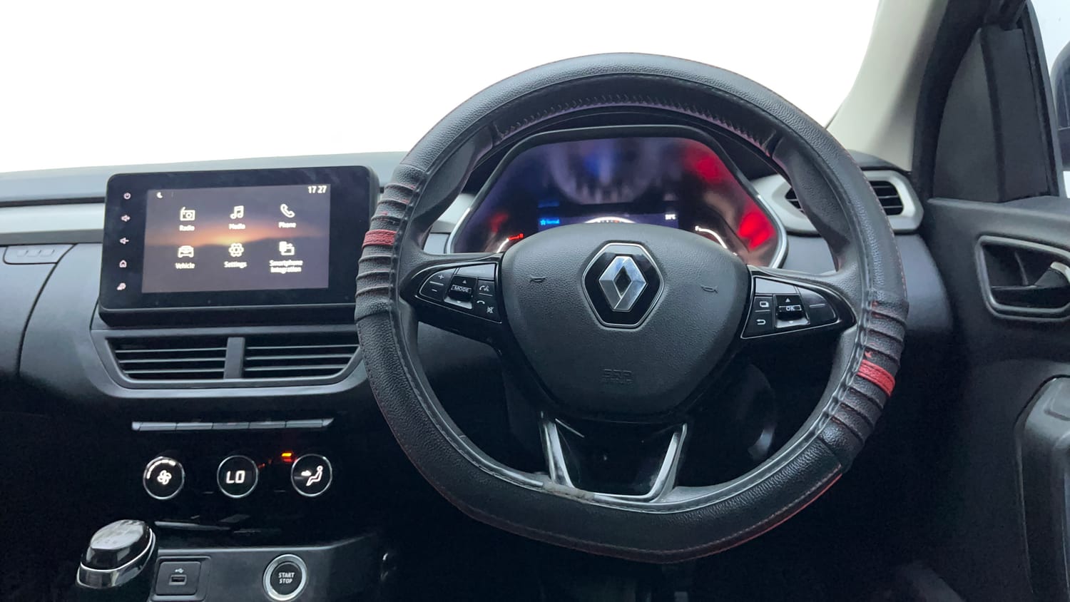 Used 2021 Renault Kiger RXZ 1.0 Turbo MT Petrol Manual interior STEERING VIEW