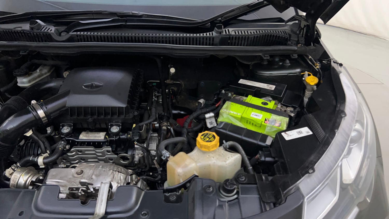 Used 2020 Tata Nexon XZ Plus (O) Dual Tone Petrol Manual engine ENGINE LEFT SIDE HINGE & APRON VIEW