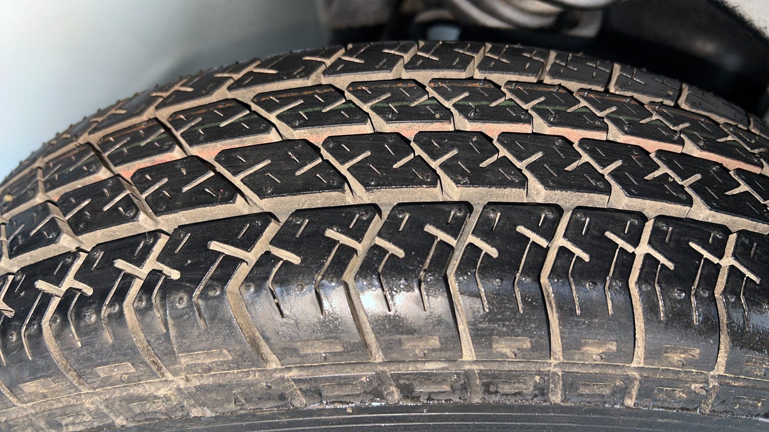 Used 2022 Maruti Suzuki Eeco 5 STR AC (O) Petrol Manual tyres RIGHT REAR TYRE TREAD VIEW
