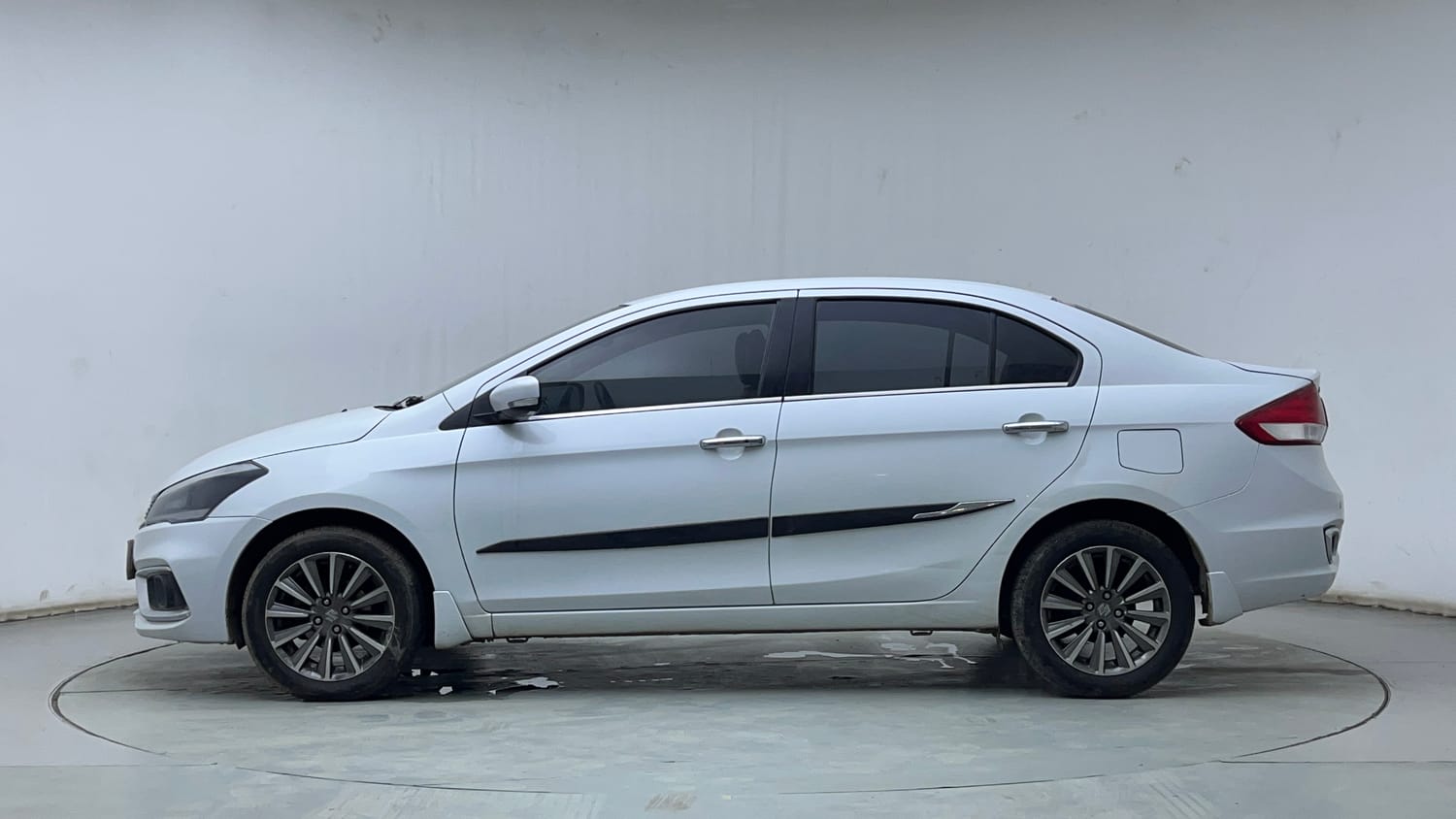 Used 2019 Maruti Suzuki Ciaz Alpha Hybrid 1.5 Petrol Manual exterior LEFT SIDE VIEW