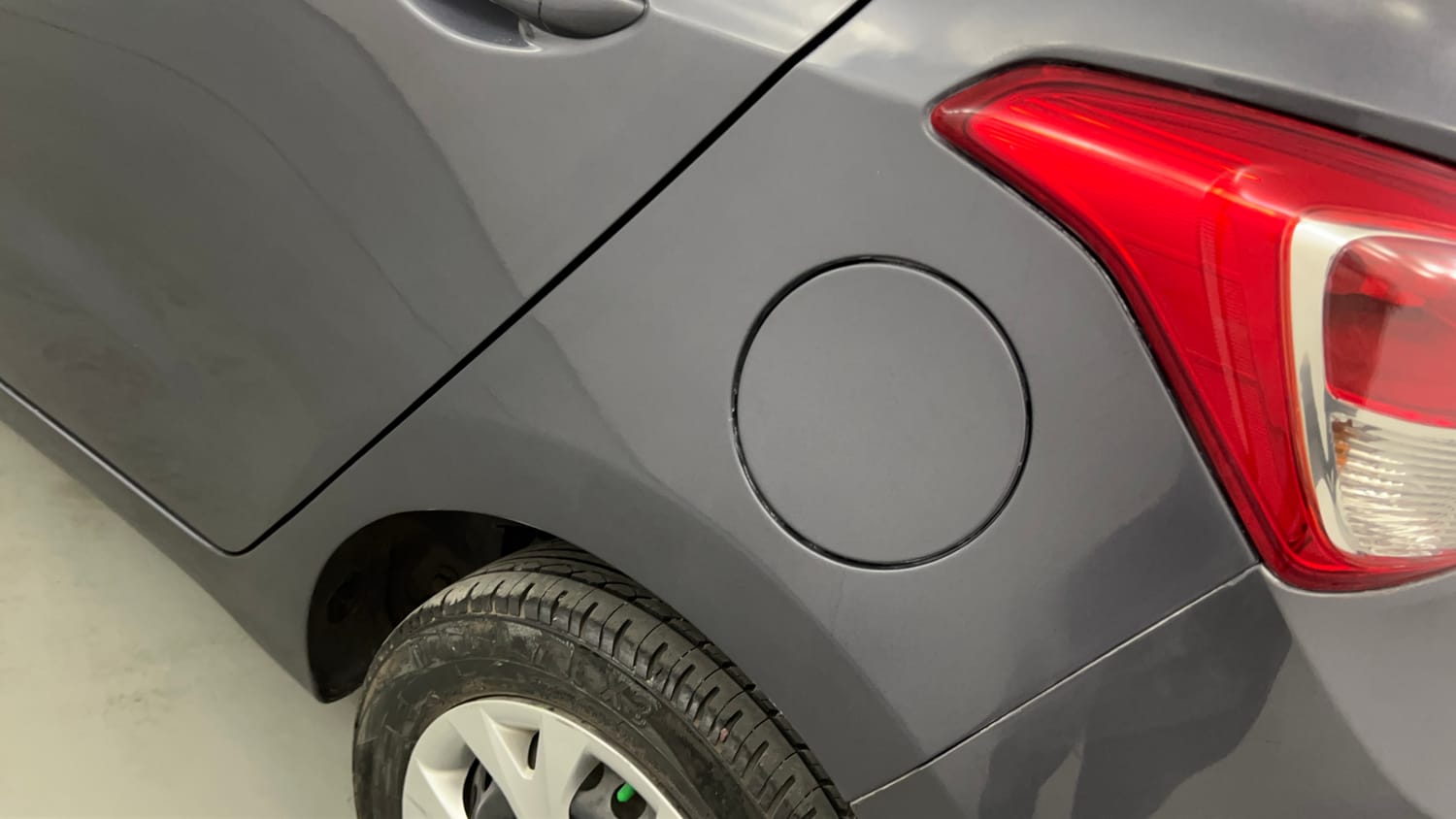 Used 2014 Hyundai Grand i10 Magna 1.2 Kappa VTVT Petrol Manual dents MINOR SCRATCH
