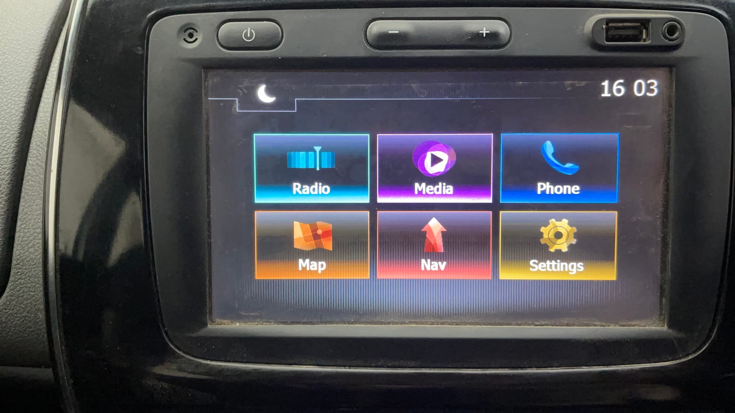 Used 2017 Renault Kwid 1.0 RXT Petrol Manual top_features Integrated (in-dash) music system