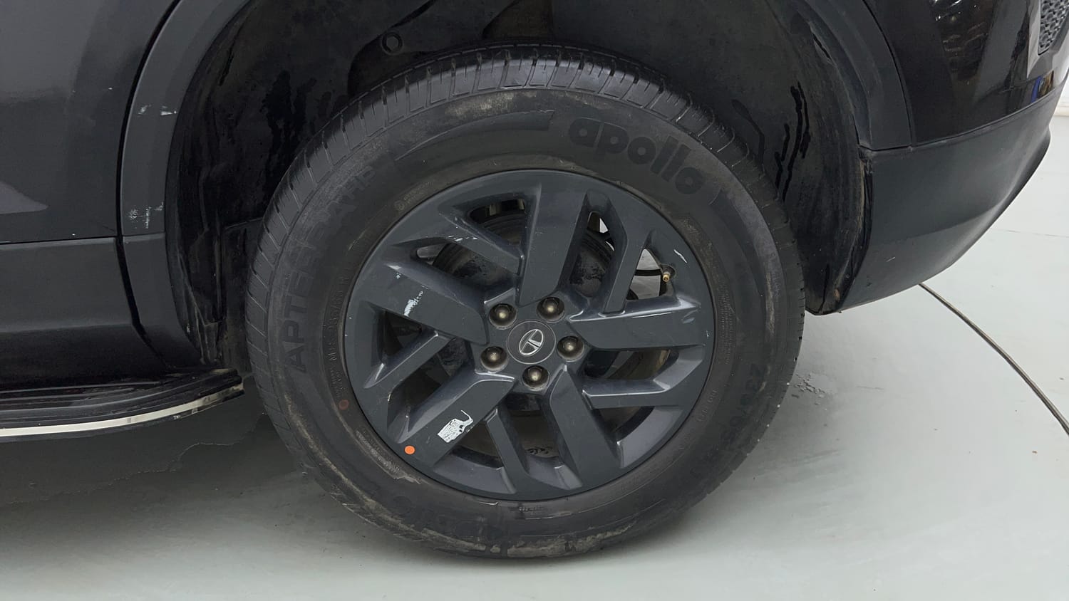 Used 2022 Tata Harrier XTA Plus Dark Edition Diesel Automatic tyres LEFT REAR TYRE RIM VIEW