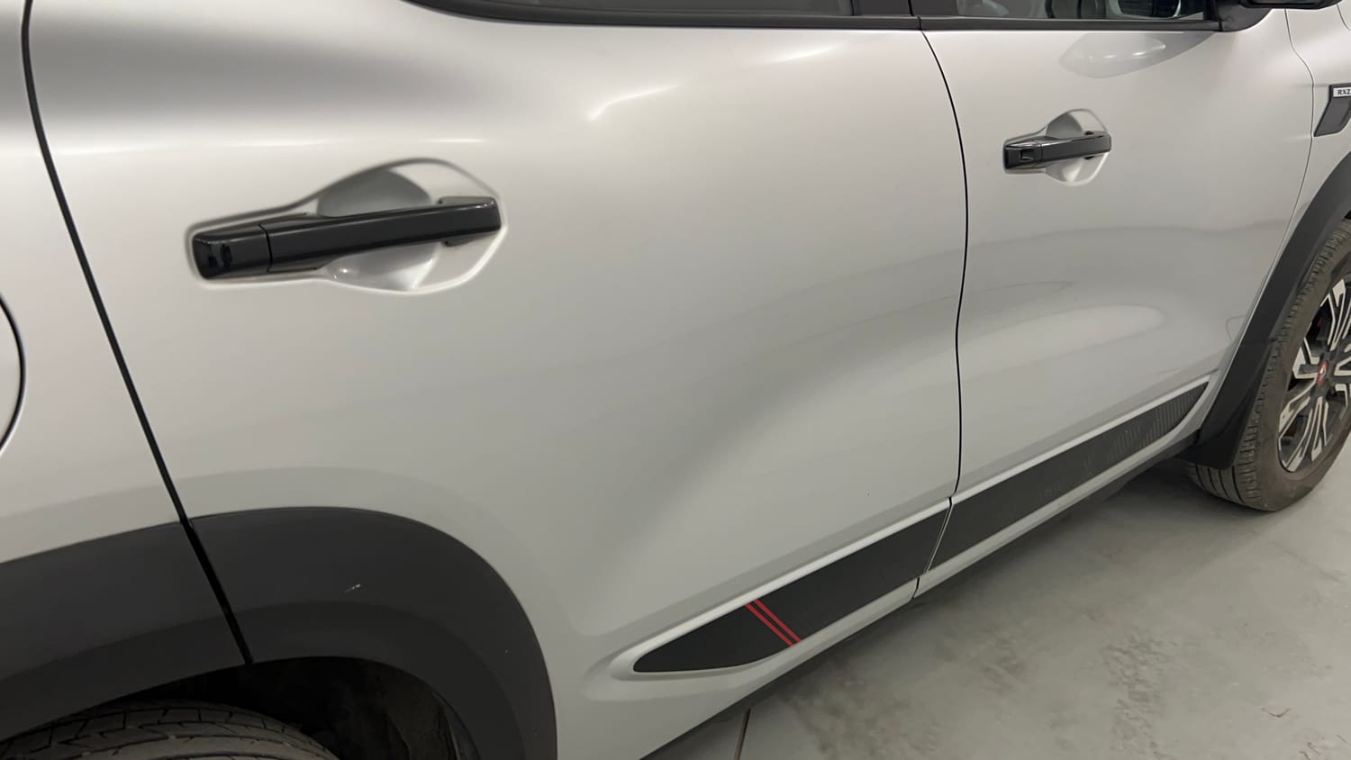 Used 2024 Renault Kiger RXZ Turbo CVT Dual Tone Petrol Automatic dents MINOR SCRATCH