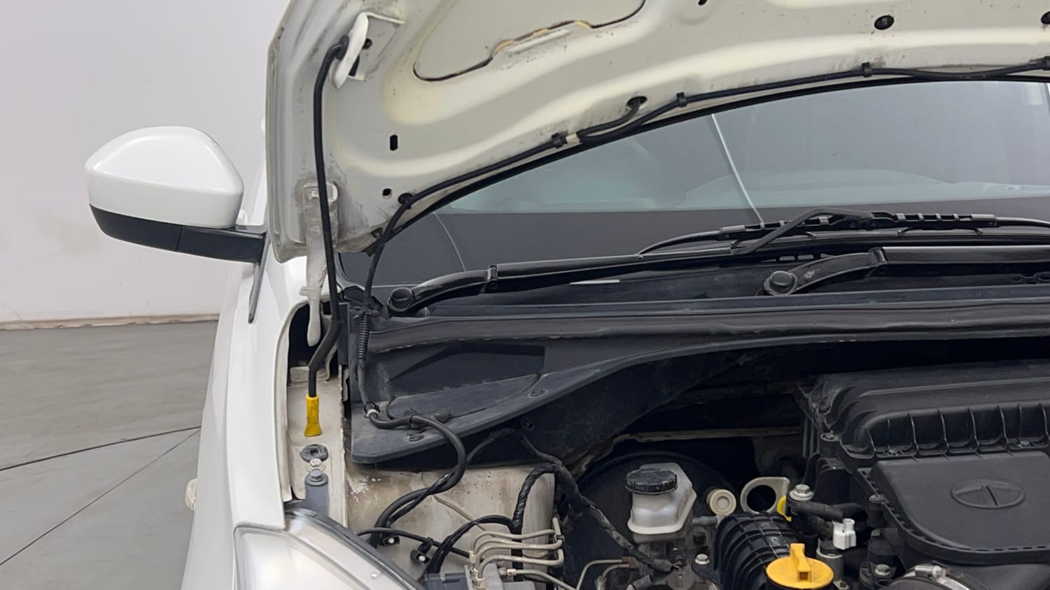Used 2019 Tata Tiago Revotron XT Petrol Manual engine ENGINE RIGHT SIDE HINGE & APRON VIEW