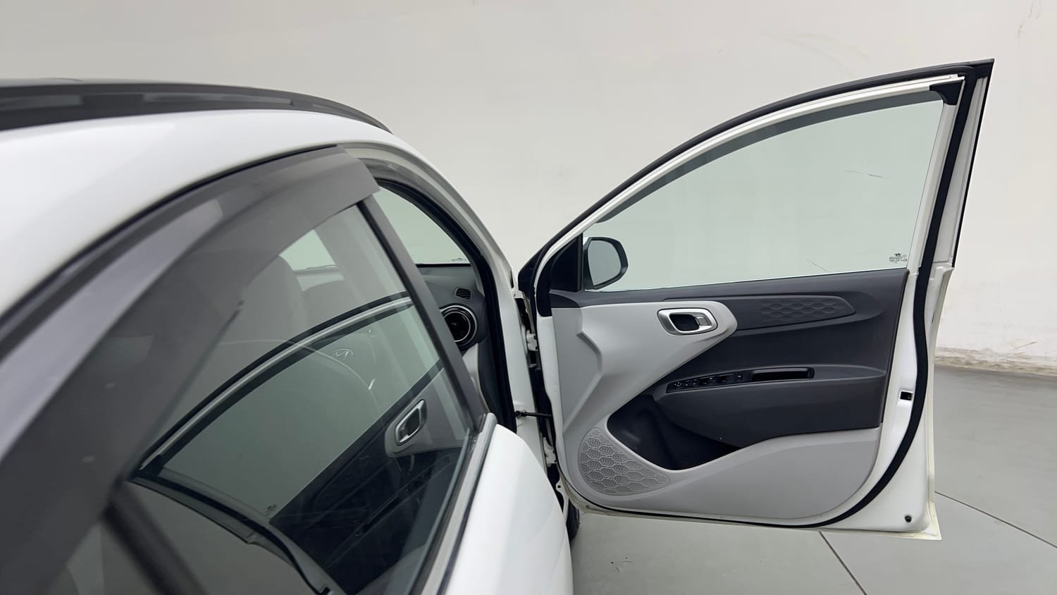 Used 2022 Hyundai Grand i10 Nios Sportz 1.2 Kappa VTVT CNG Cng Manual interior RIGHT FRONT DOOR OPEN VIEW