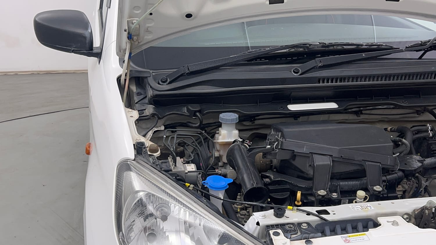 Used 2023 Maruti Suzuki Alto K10 VXi Plus Petrol Manual engine ENGINE RIGHT SIDE HINGE & APRON VIEW