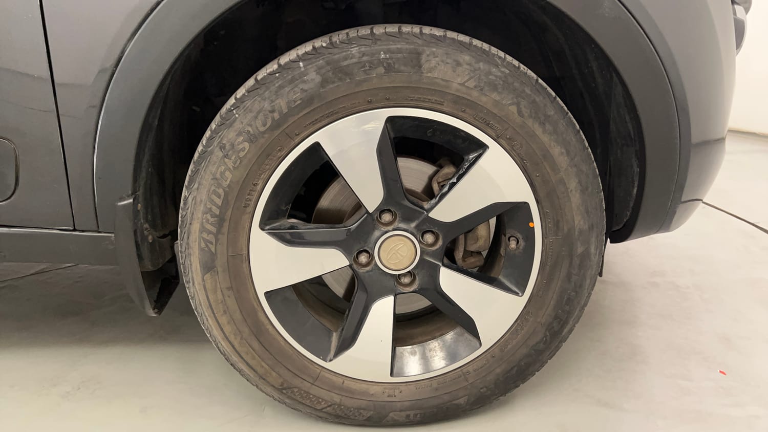 Used 2019 Tata Nexon XZA Plus Diesel Diesel Automatic tyres RIGHT FRONT TYRE RIM VIEW