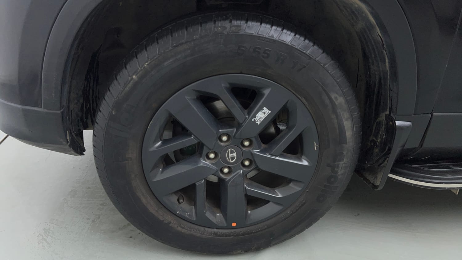 Used 2022 Tata Harrier XTA Plus Dark Edition Diesel Automatic tyres LEFT FRONT TYRE RIM VIEW