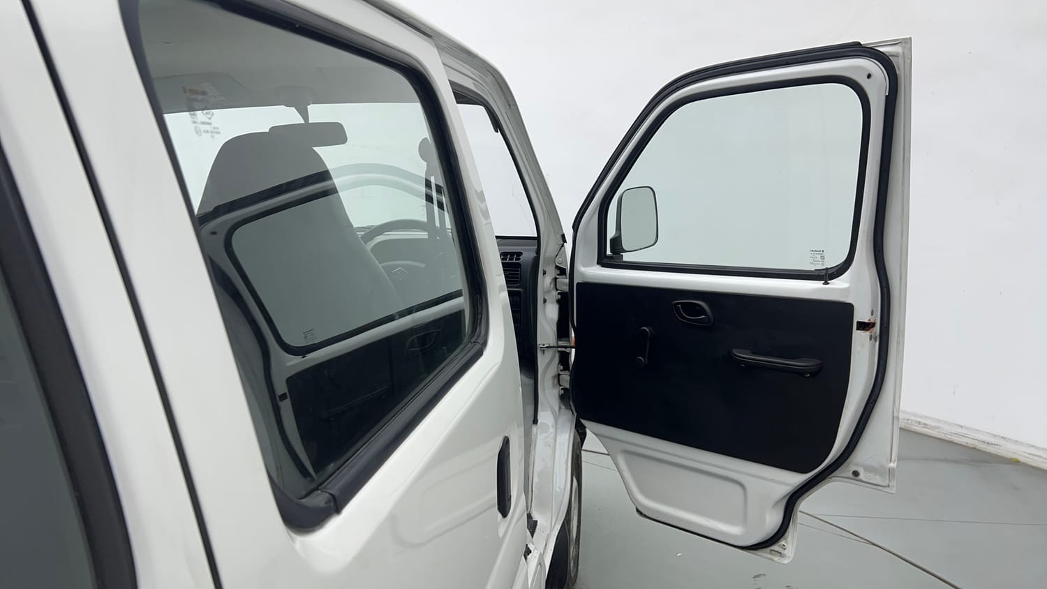 Used 2022 Maruti Suzuki Eeco 5 STR AC (O) Petrol Manual interior RIGHT FRONT DOOR OPEN VIEW