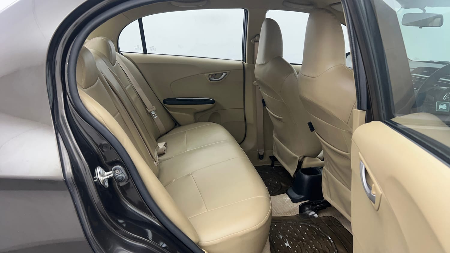 Used 2017 Honda Amaze 1.2 SX i-VTEC Petrol Manual interior RIGHT SIDE REAR DOOR CABIN VIEW