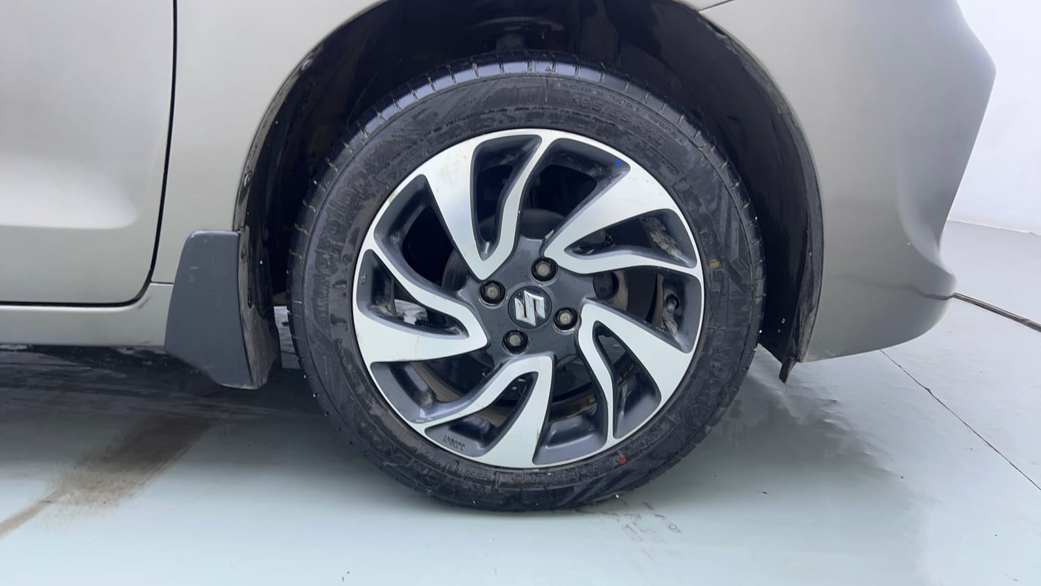 Used 2019 Maruti Suzuki Baleno Zeta 1.2 Petrol Manual tyres RIGHT FRONT TYRE RIM VIEW