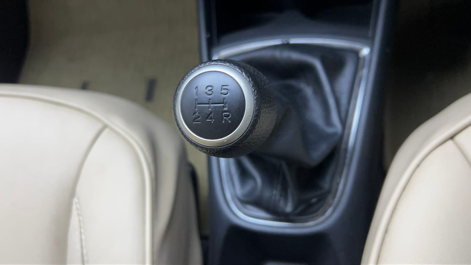 Used 2022 Honda Amaze S MT 1.2 Petrol Petrol Manual interior GEAR  KNOB VIEW