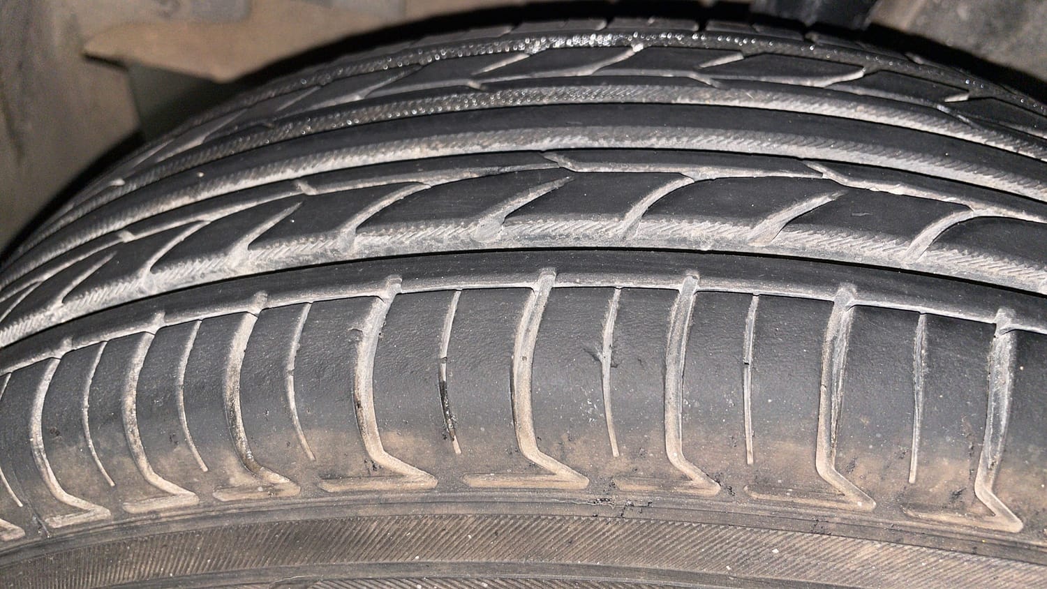Used 2016 Renault Kwid RXT Petrol Manual tyres LEFT FRONT TYRE TREAD VIEW