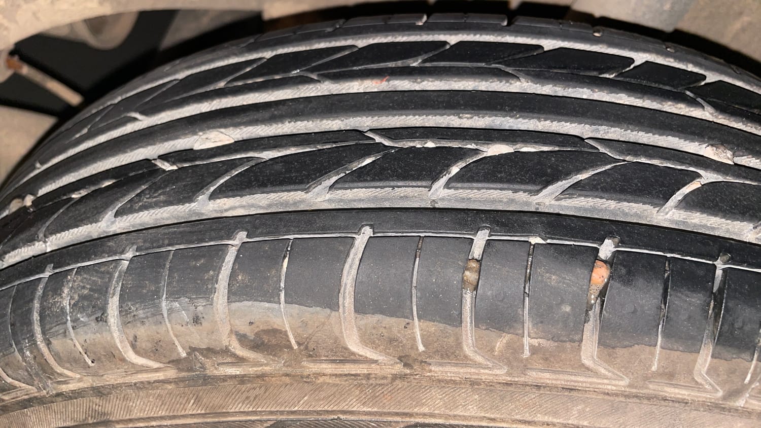 Used 2016 Renault Kwid RXT Petrol Manual tyres LEFT REAR TYRE TREAD VIEW