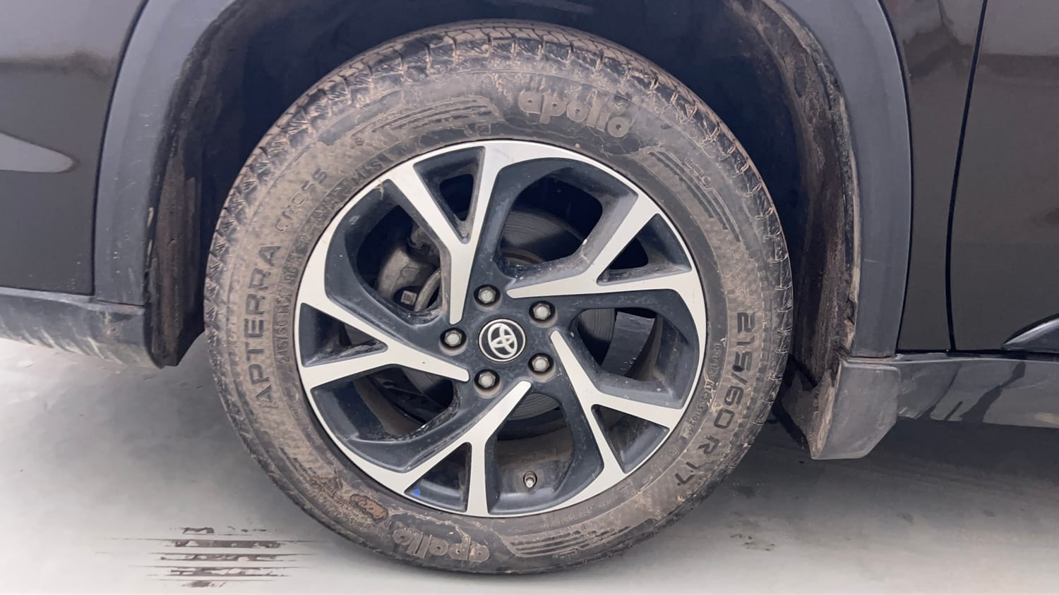 Used 2024 Toyota Urban Cruiser Hyryder V Hybrid Hybrid Automatic tyres LEFT FRONT TYRE RIM VIEW