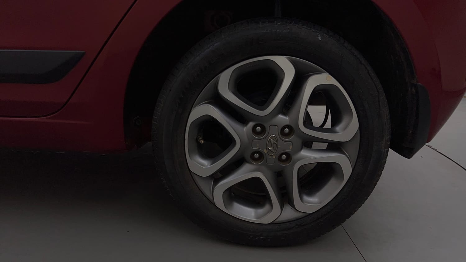 Used 2018 Hyundai Elite i20 Asta 1.2 (O) Petrol Manual tyres LEFT REAR TYRE RIM VIEW
