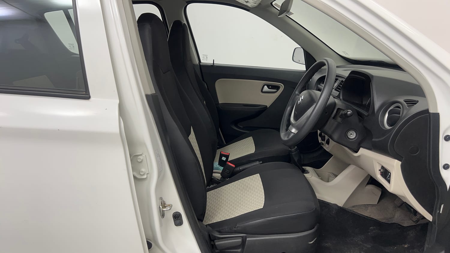 Used 2022 Maruti Suzuki Alto 800 LXi (O) Petrol Manual interior RIGHT SIDE FRONT DOOR CABIN VIEW