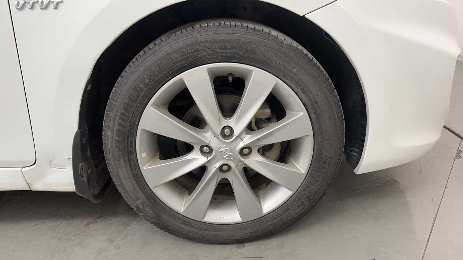 Used 2013 Hyundai Verna Fluidic 1.6 VTVT SX Opt Petrol Manual tyres RIGHT FRONT TYRE RIM VIEW