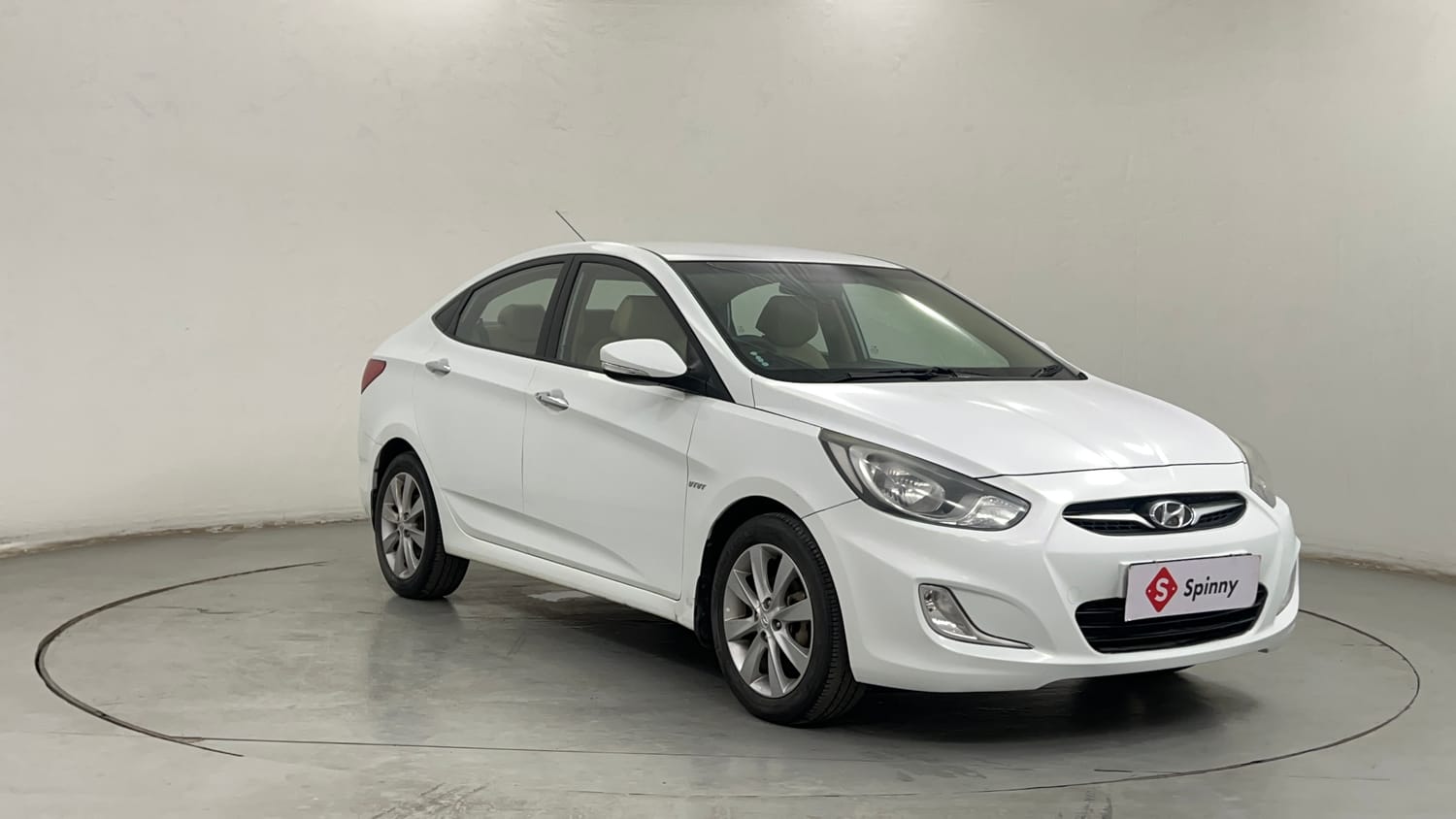 Used 2013 Hyundai Verna Fluidic 1.6 VTVT SX Opt Petrol Manual exterior RIGHT FRONT CORNER VIEW