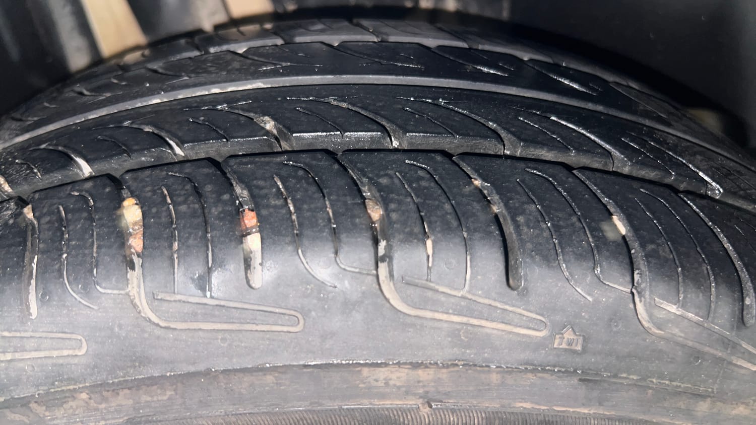 Used 2022 Maruti Suzuki Swift ZXi AMT Petrol Automatic tyres RIGHT REAR TYRE TREAD VIEW