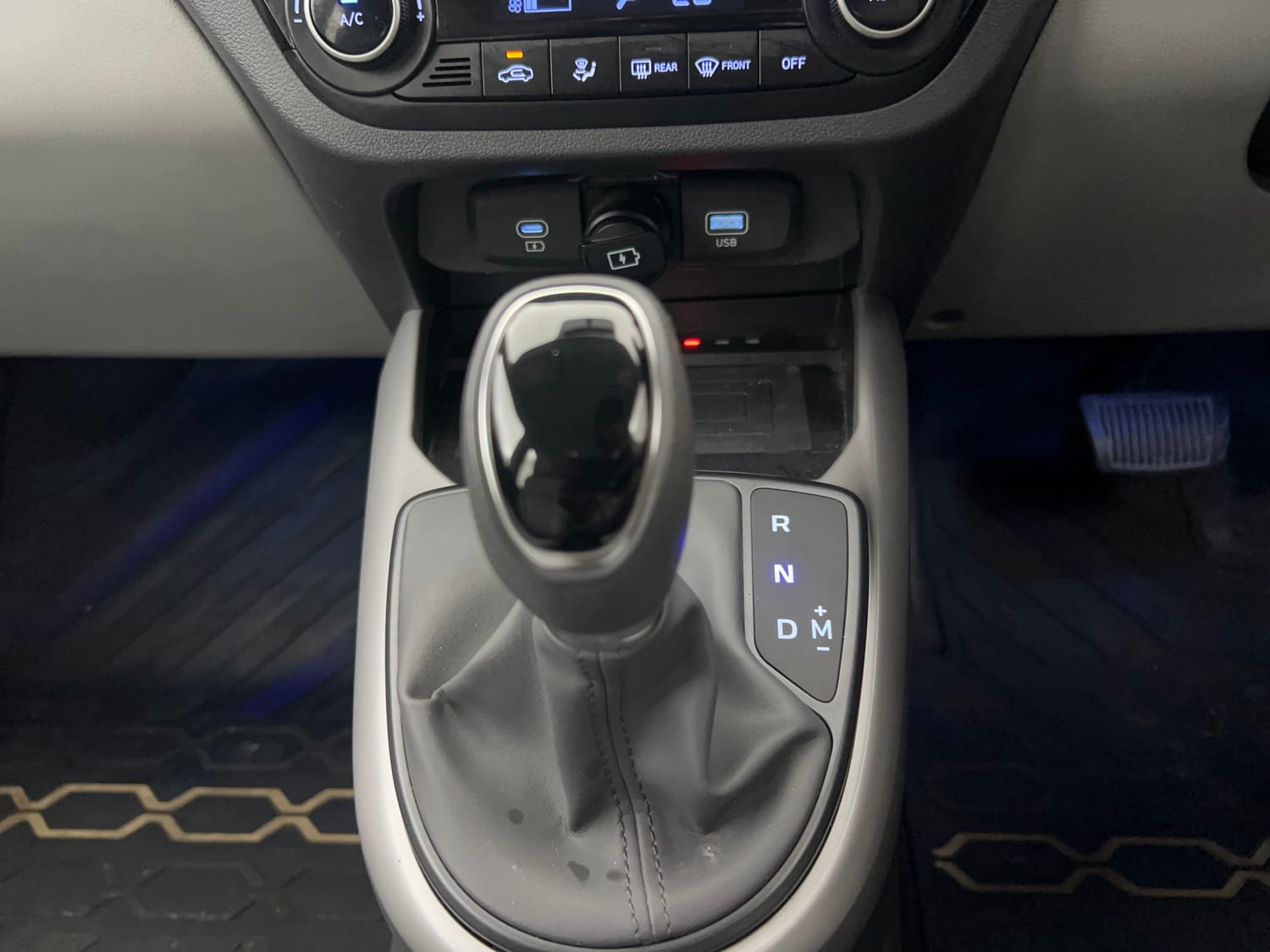 Used 2025 Hyundai Grand i10 Nios Asta 1.2 Kappa AMT Petrol Automatic interior GEAR  KNOB VIEW