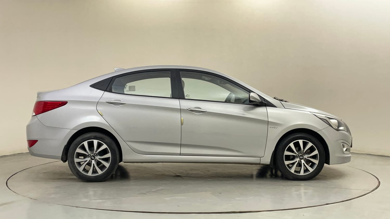 Used 2016 Hyundai Fluidic Verna 4S 1.6 VTVT SX Petrol Manual exterior RIGHT SIDE VIEW