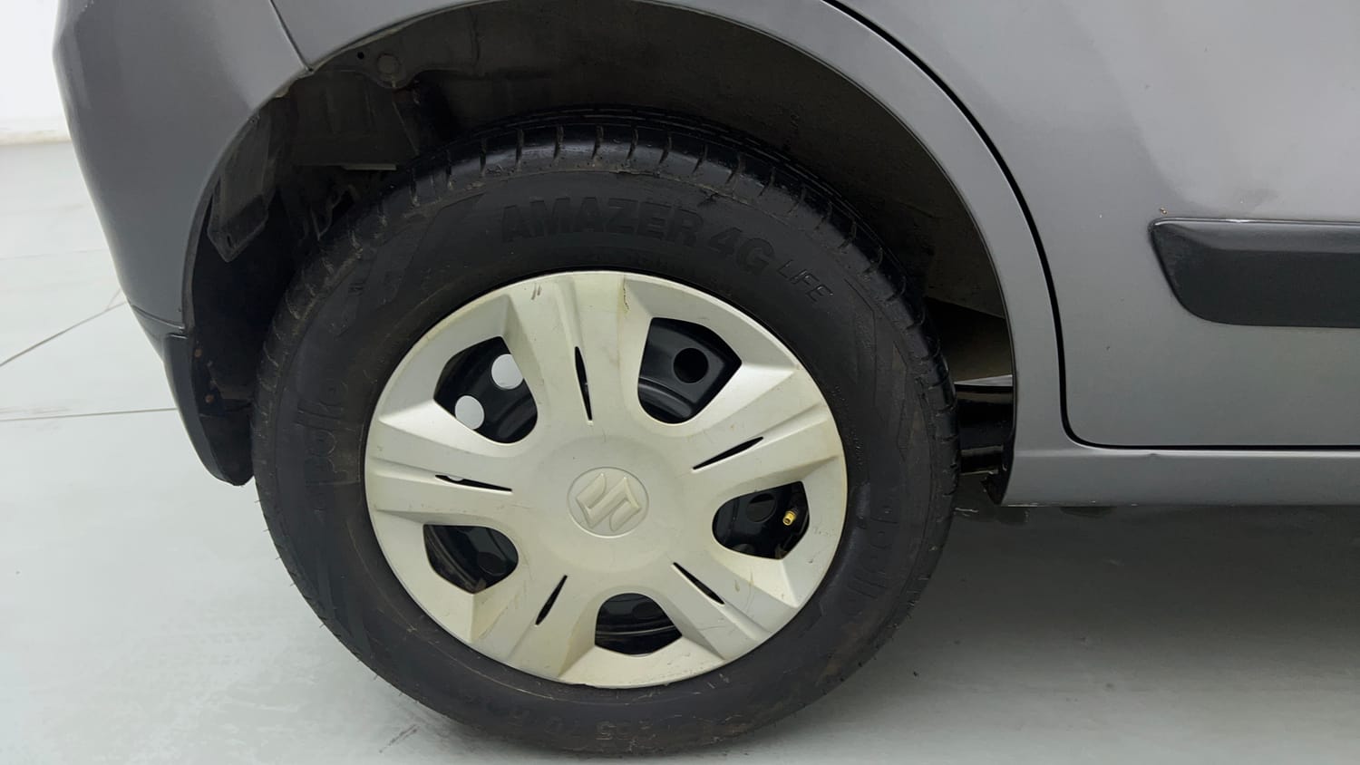 Used 2016 Maruti Suzuki Wagon R VXI Petrol Manual tyres RIGHT REAR TYRE RIM VIEW