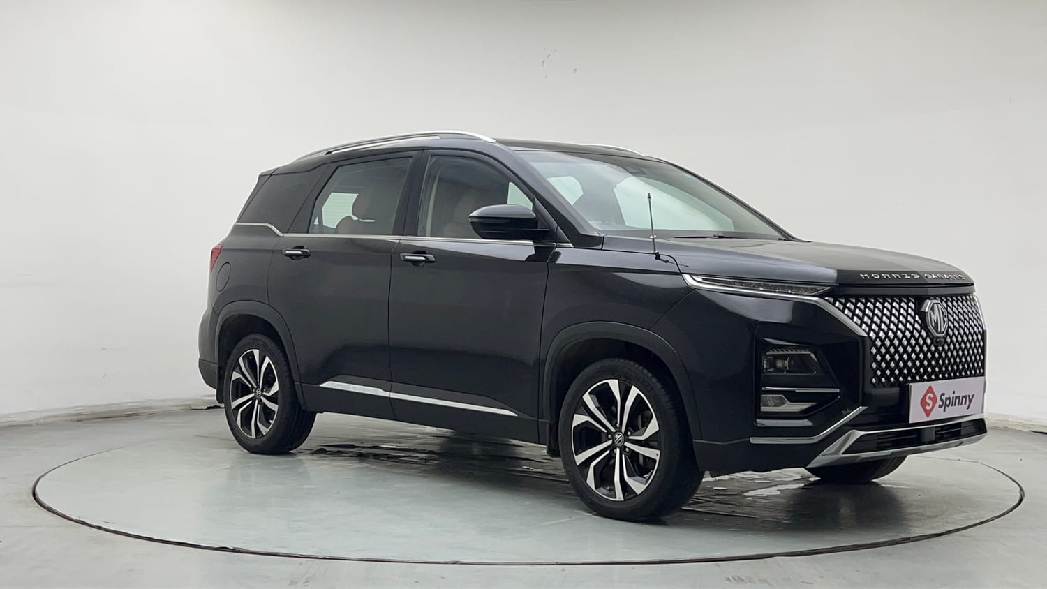 Used 2023 MG Motors Hector Plus Savvy Pro 1.5 Turbo Petrol CVT 6 STR Petrol Automatic exterior RIGHT FRONT CORNER VIEW