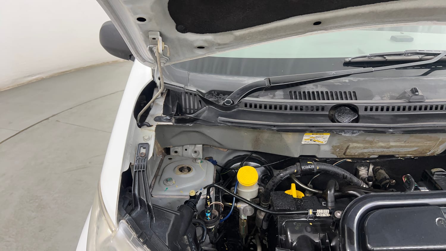 Used 2016 Datsun Redi-GO T (O) Petrol Manual engine ENGINE RIGHT SIDE HINGE & APRON VIEW
