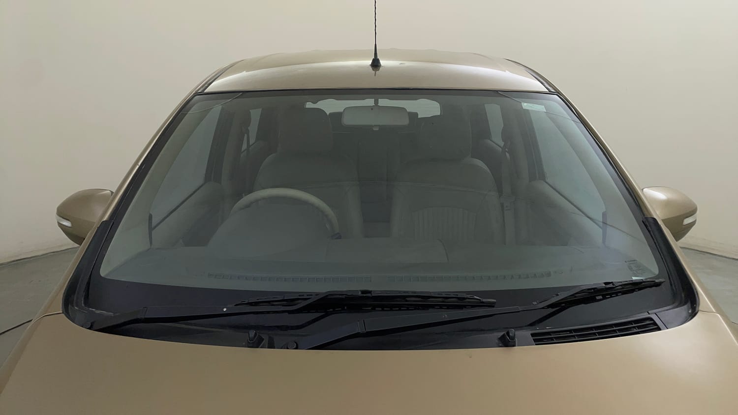 Used 2017 Maruti Suzuki Ertiga ZDI + SHVS Diesel Manual exterior FRONT WINDSHIELD VIEW